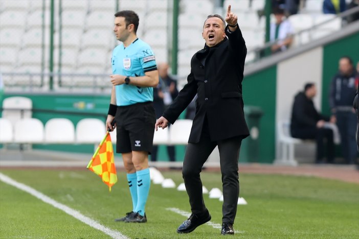 Konyaspor’da Recep Uçar taraftardan özür diledi! Ben çok üzgünüm