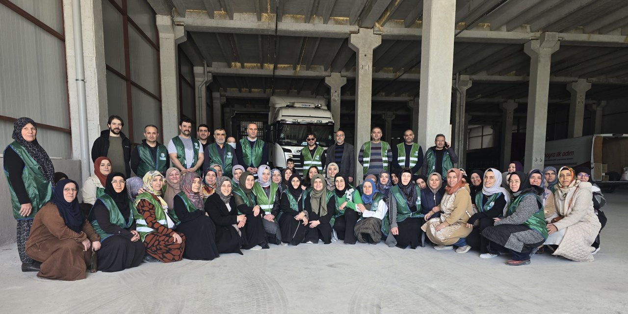 Konya'dan 3 tır Ramazan kolisi Suriye'ye gönderildi