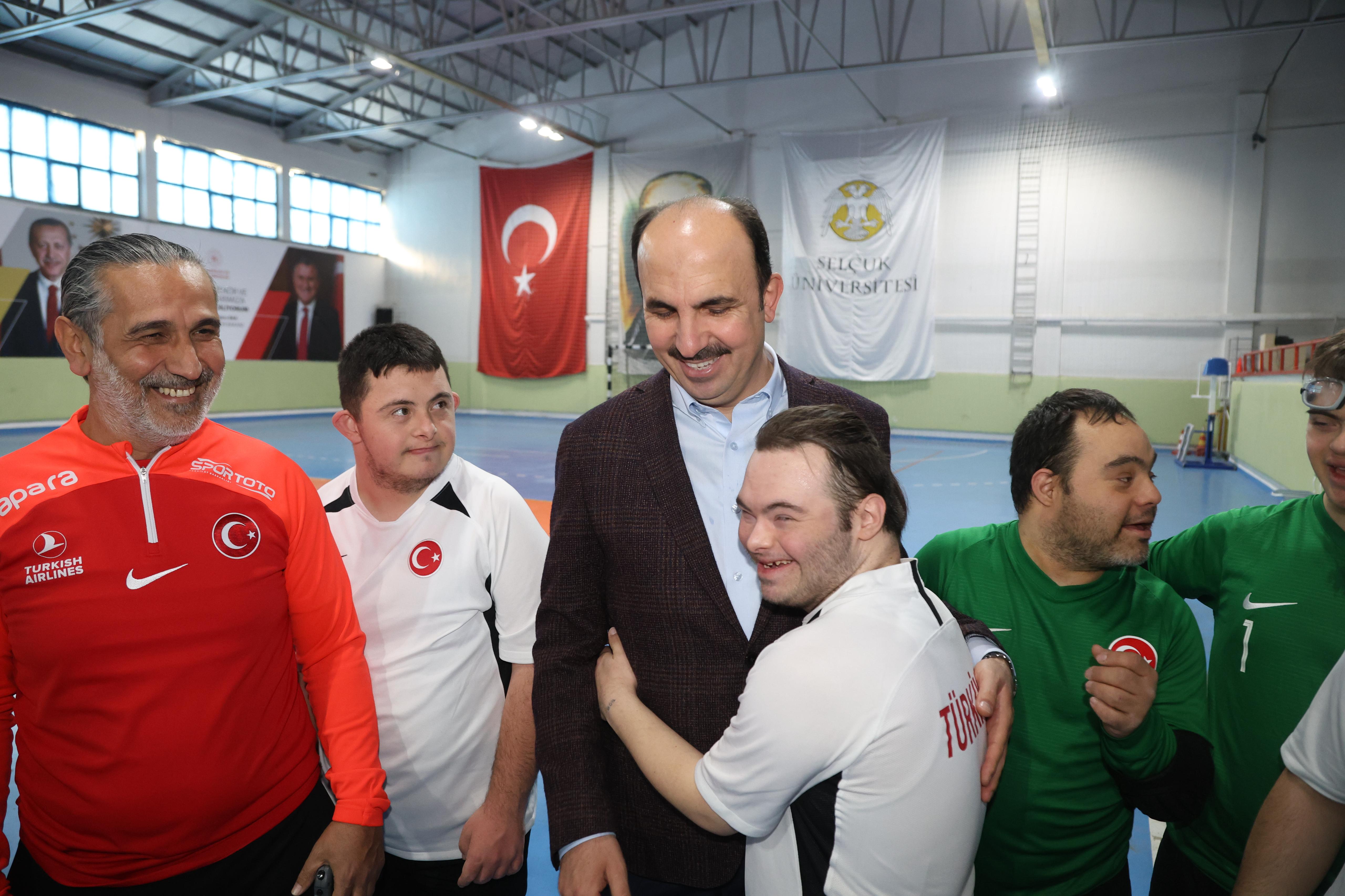 Başkan Altay'dan özel sporculara moral ziyareti