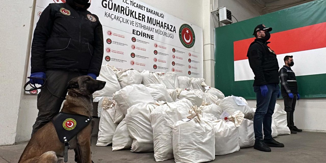 492 kilogram uyuşturucu yurda girmeden yakalandı