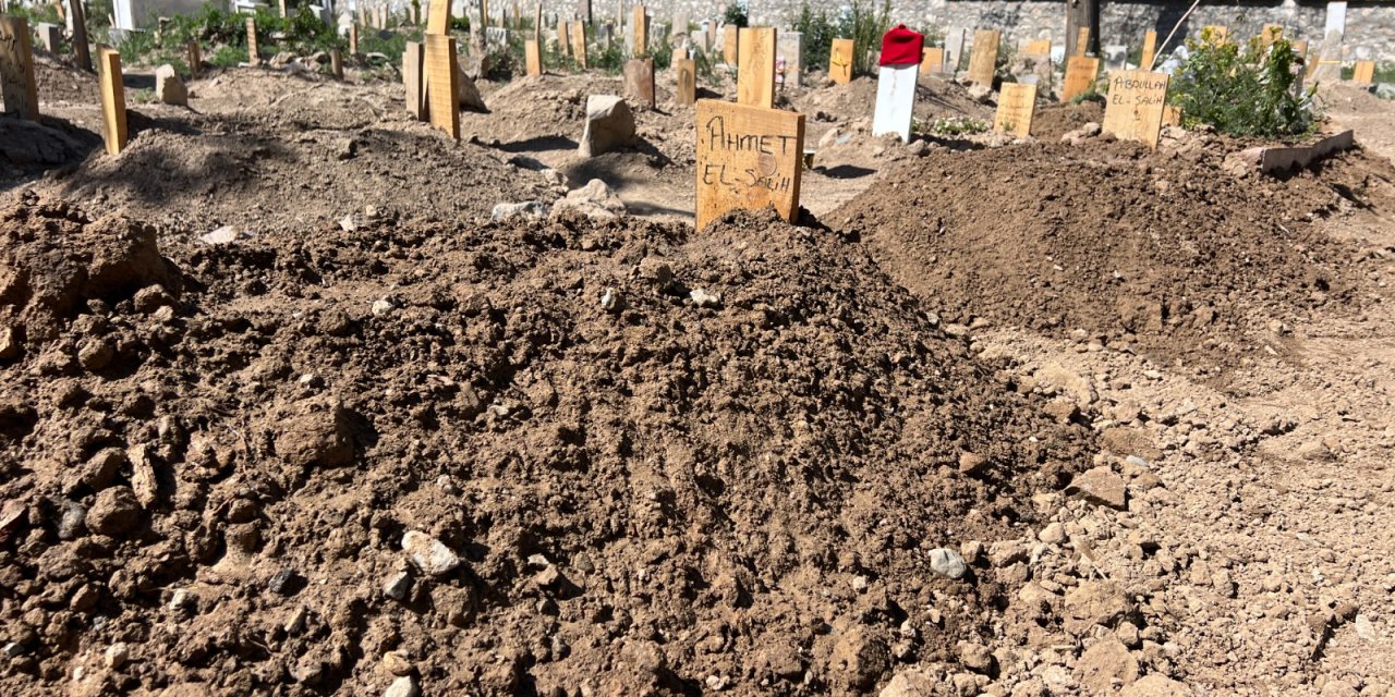 Konya'da yangında hayatını kaybeden çocuklara acı veda