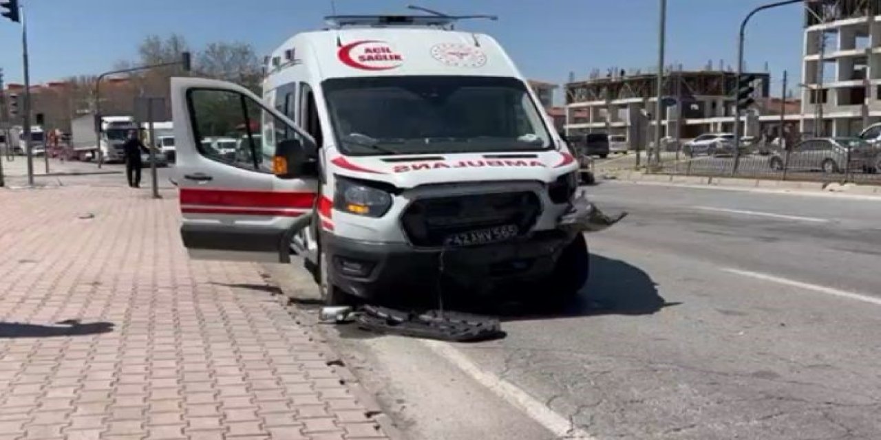 Konya'da hasta taşıyan ambulans kaza yaptı: 2 yaralı