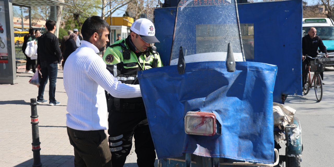 Konya'da trafik denetimi: Ehliyetsiz, kasksız plakasız yola çıktı bahaneleri pes dedirtti