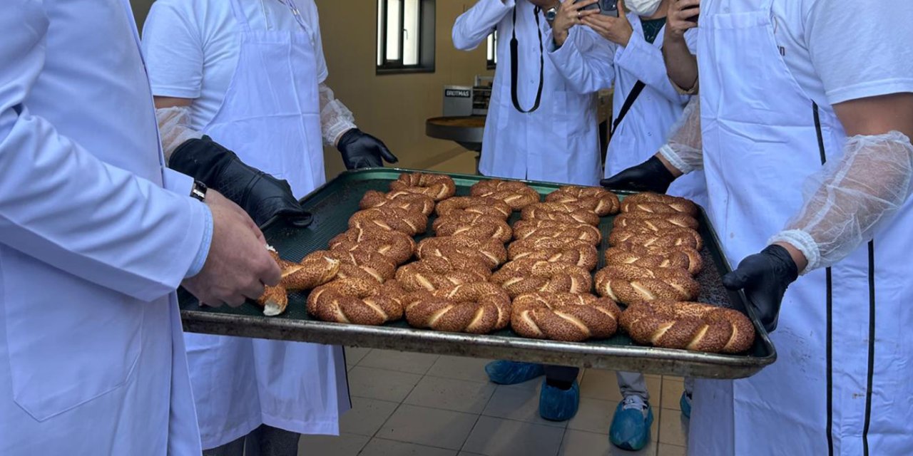 Konya'daki bu konumda simit - çay 10 TL. Cep yakmayan tarife uygulanıyor
