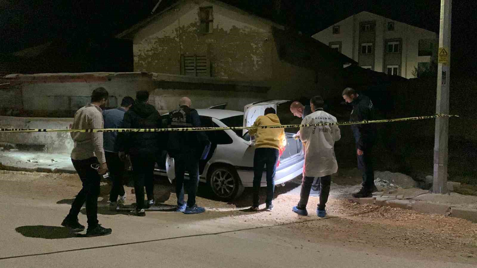 Hem bıçaklandı hem kaza yaptı. Acı olayda 1 kişi hayatını kaybetti