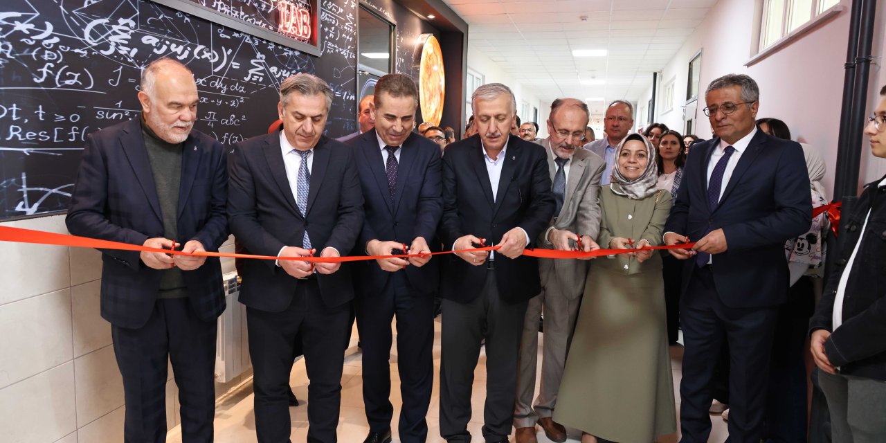 Öğrencilerin vizyonunu geliştirecek. Konya'da bu liseye teknoloji laboratuvarı