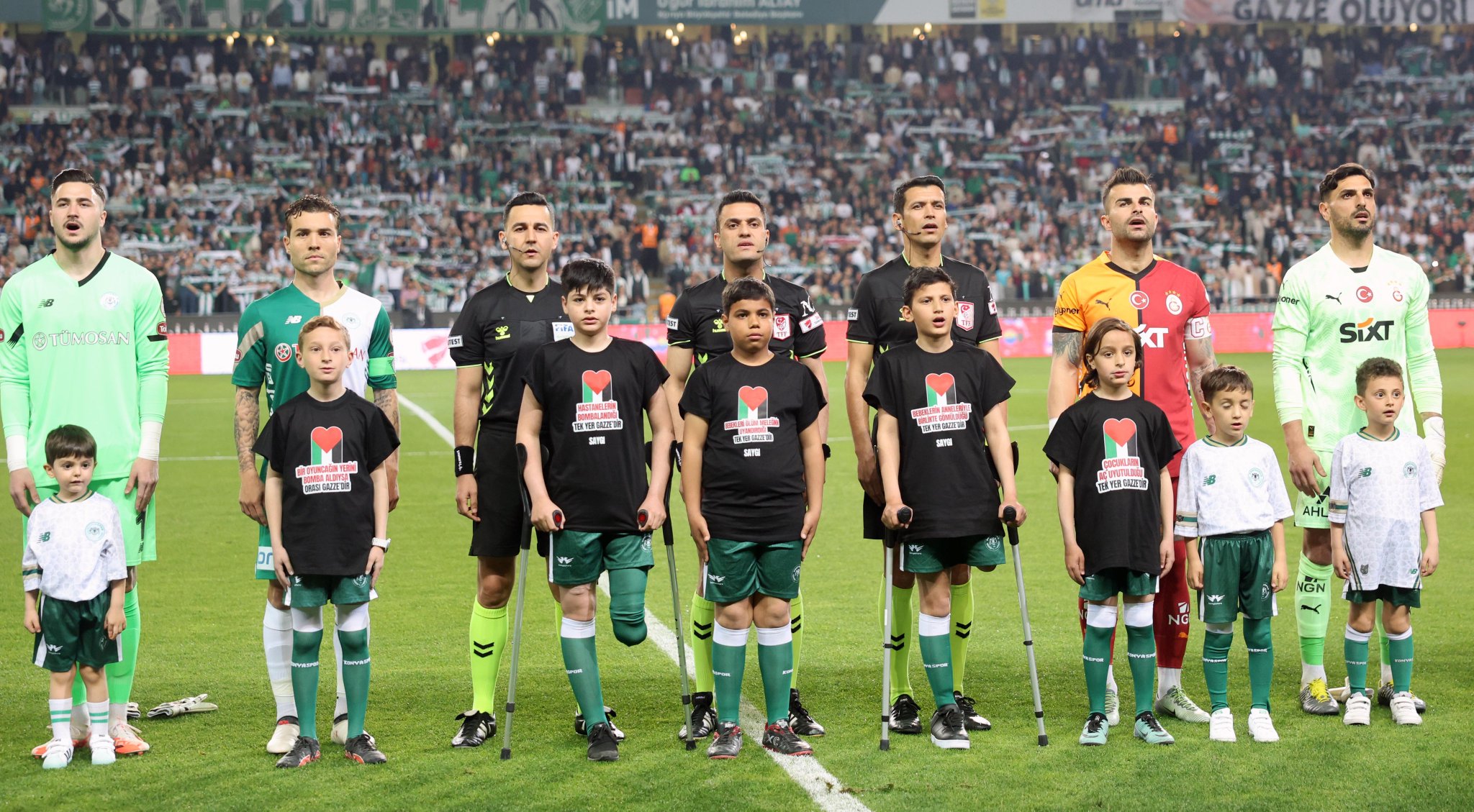 Konyaspor’dan tarihi davranış! Gazze'de sakatlanan Filistinli çocuklar sahadaydı