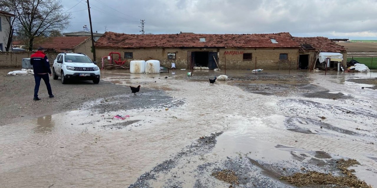 Sel afetinin vurduğu Konya Yunak’ta incelemeler başladı. Hasar büyük