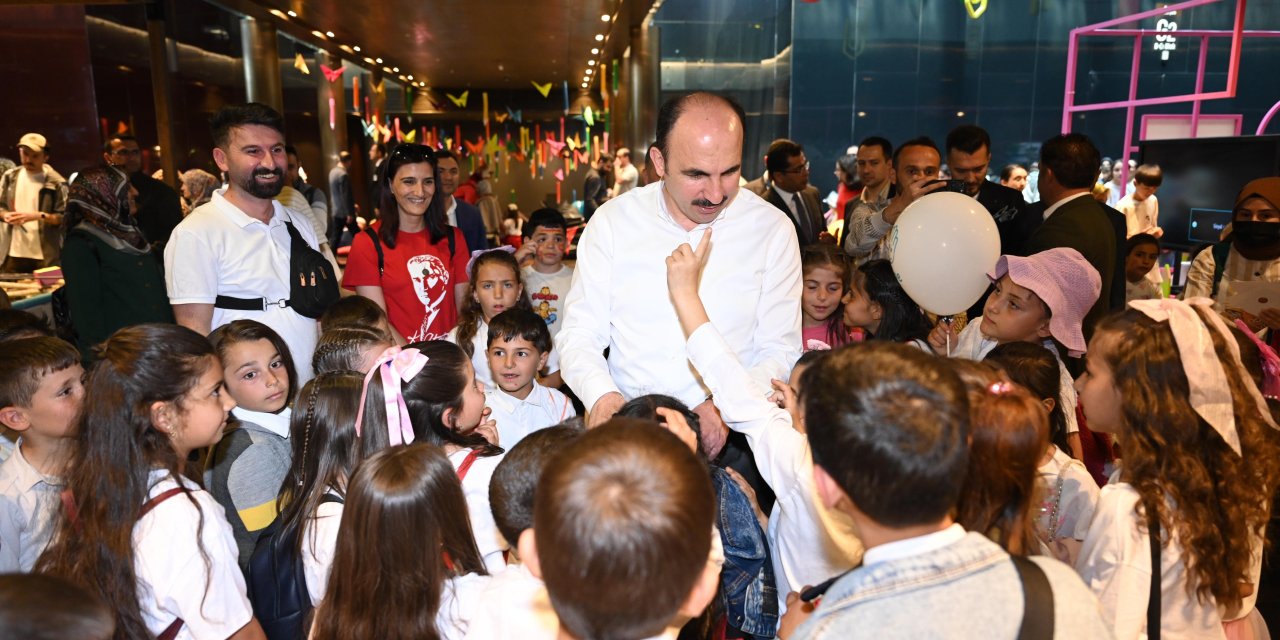 Başkan Altay, 'Çocuk Kitap Günleri'nde çocuklarla buluştu