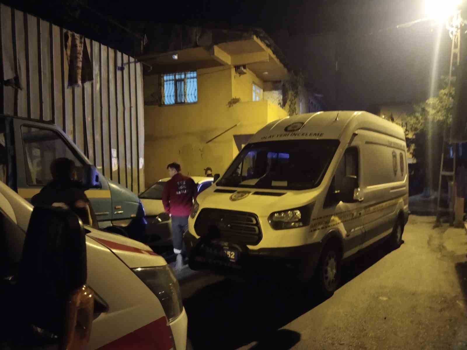 Bir kadın silahla başından vurulmuş halde bulundu