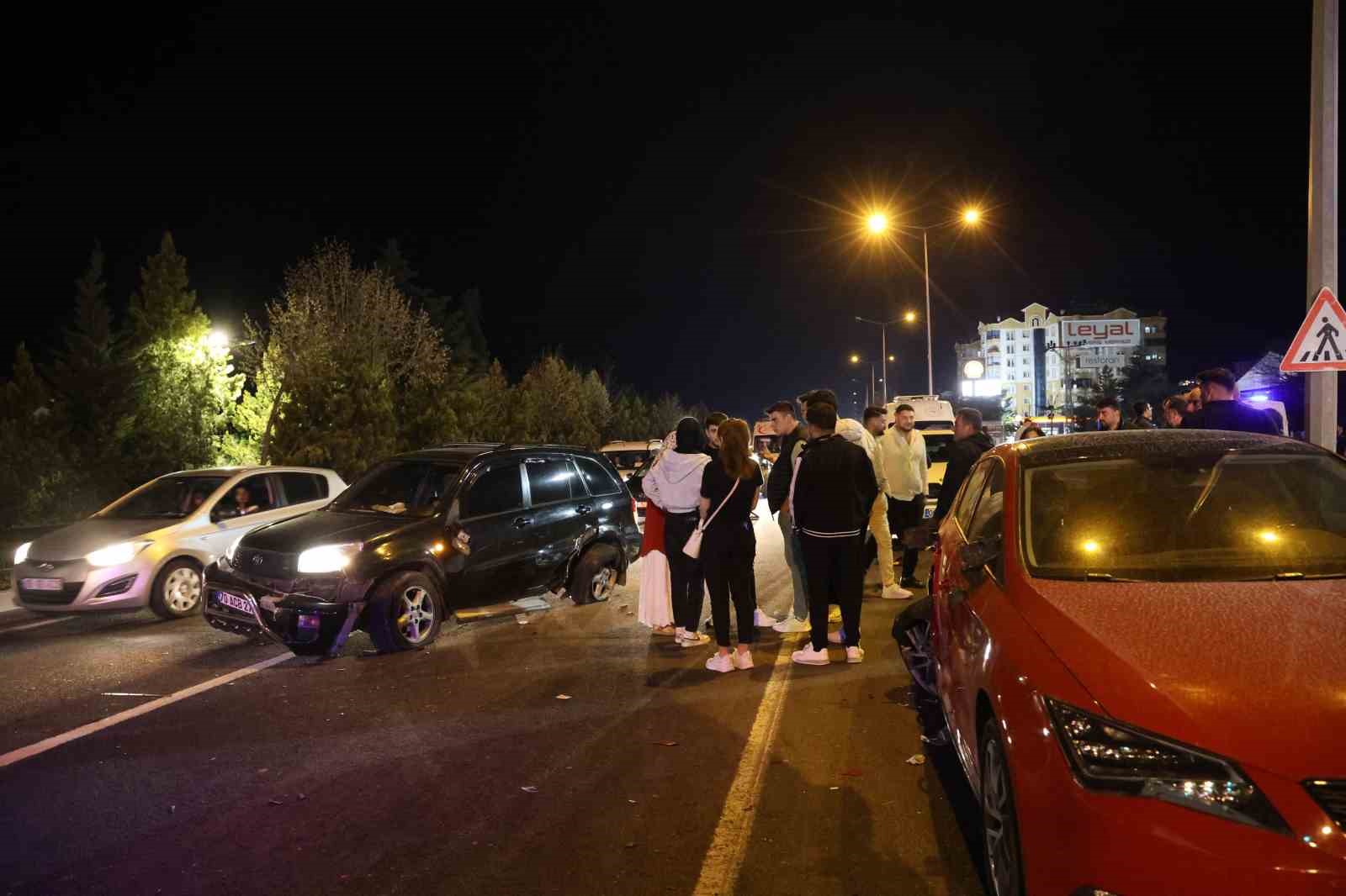 Konya’da feci kaza: Otomobiller çarpıştı 2 kişi yaralandı