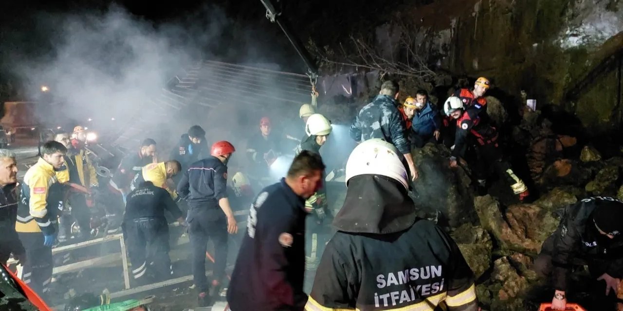 Samsun'da akaryakıt istasyonunda heyelan! Enkaz altında kalanlar kurtarılmaya çalışılıyor