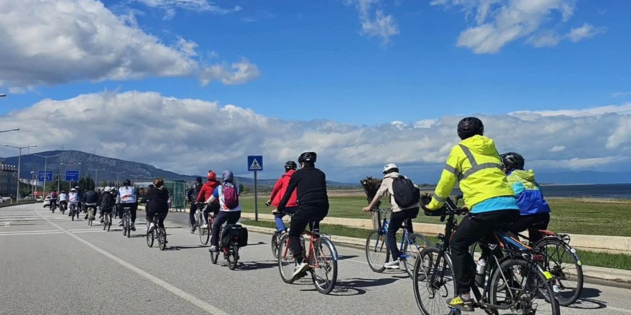 Konya'da kuraklığa dikkat çekmek için pedal çevirdiler