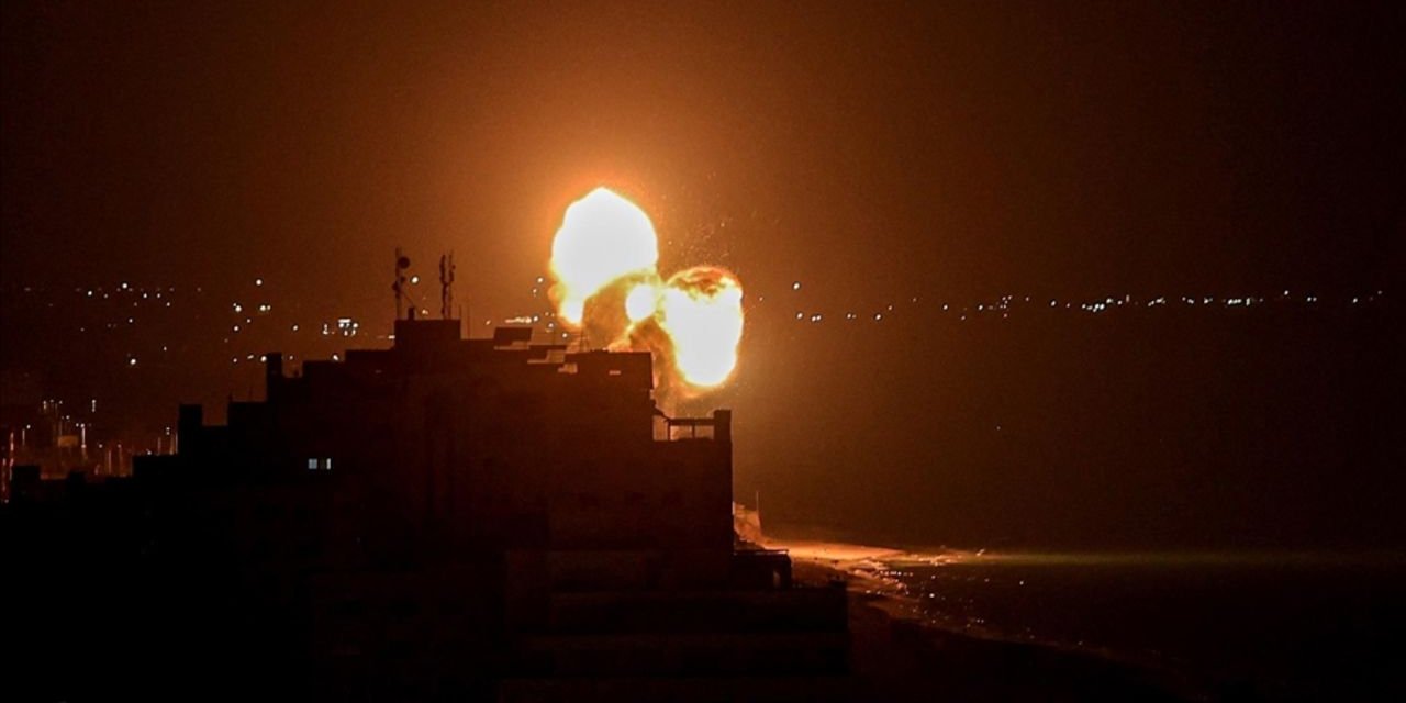 İsrail, Suriye'yi bombalıyor! Hama'ya hava saldırısı