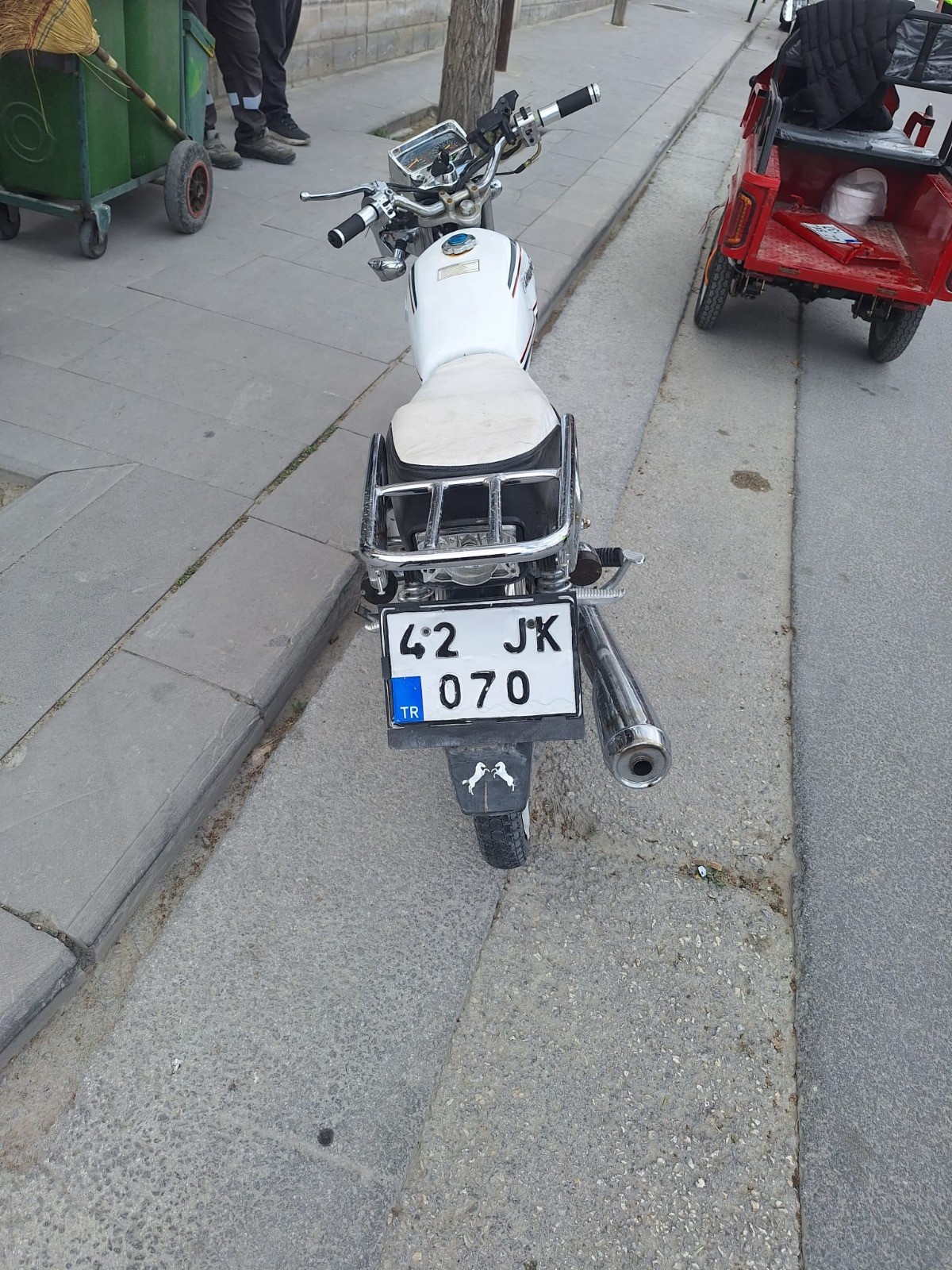 Konya'nın ilçesinde motorlar çarpıştı 3 yaralı var