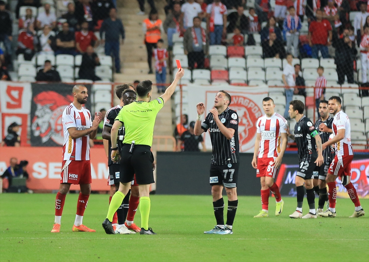 Konyaspor'da eksik sayısı artıyor. Rizespor karşısında orta saha rotasyonu