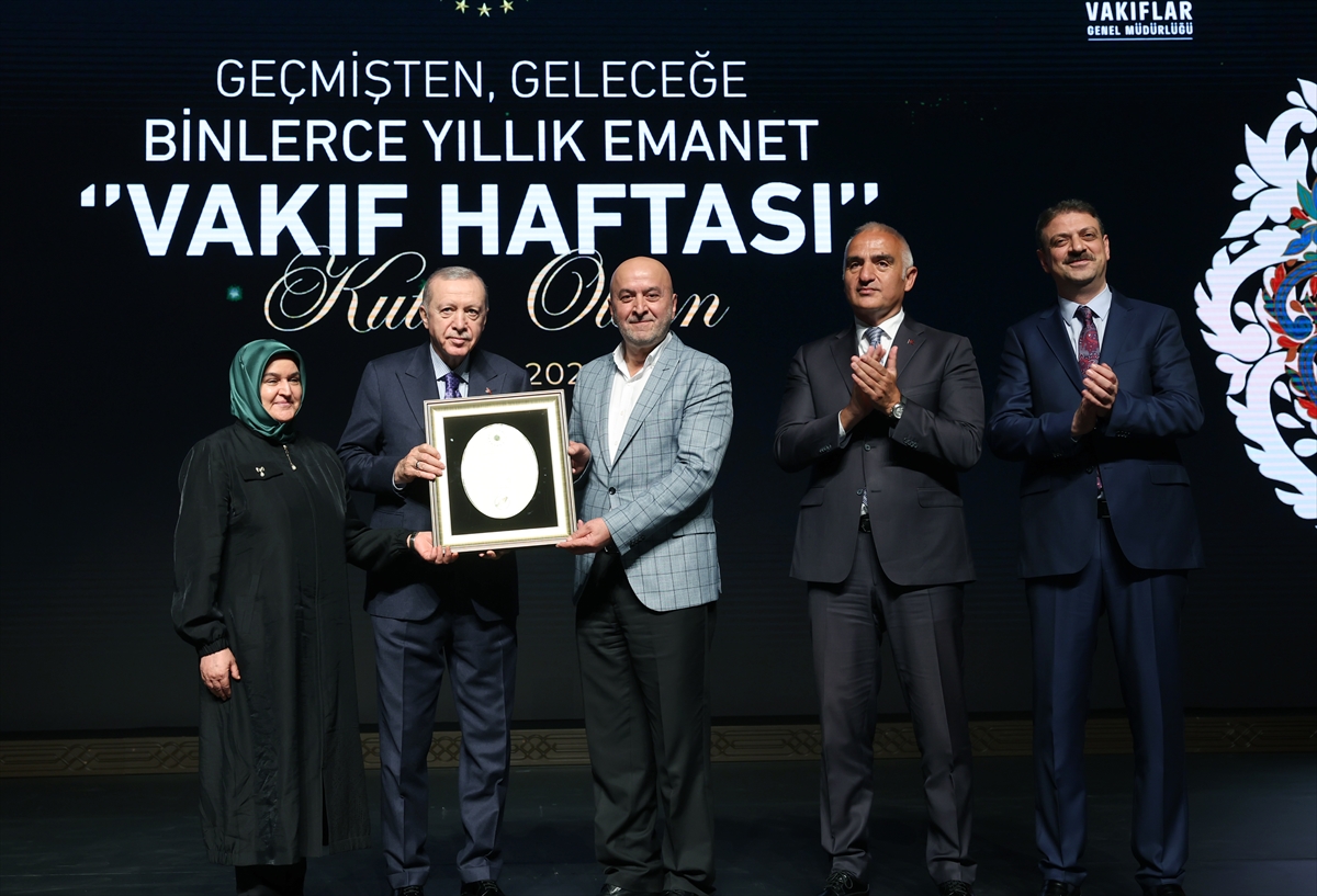 Cumhurbaşkanı Erdoğan’dan Mehir Vakfı’na “Yılın Vakfı” ödülü