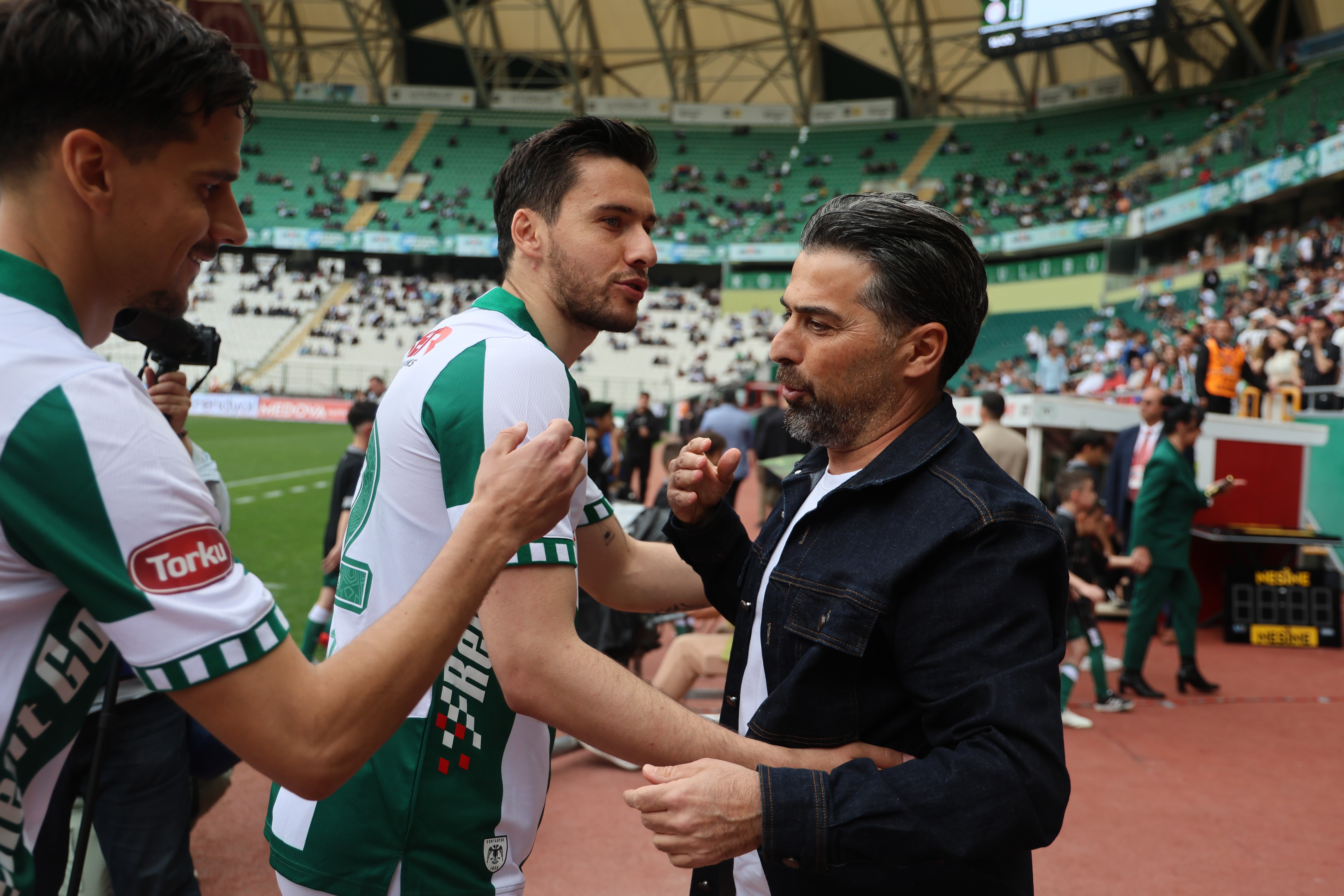 Konyaspor - Rizespor maçında dostane görüntüler