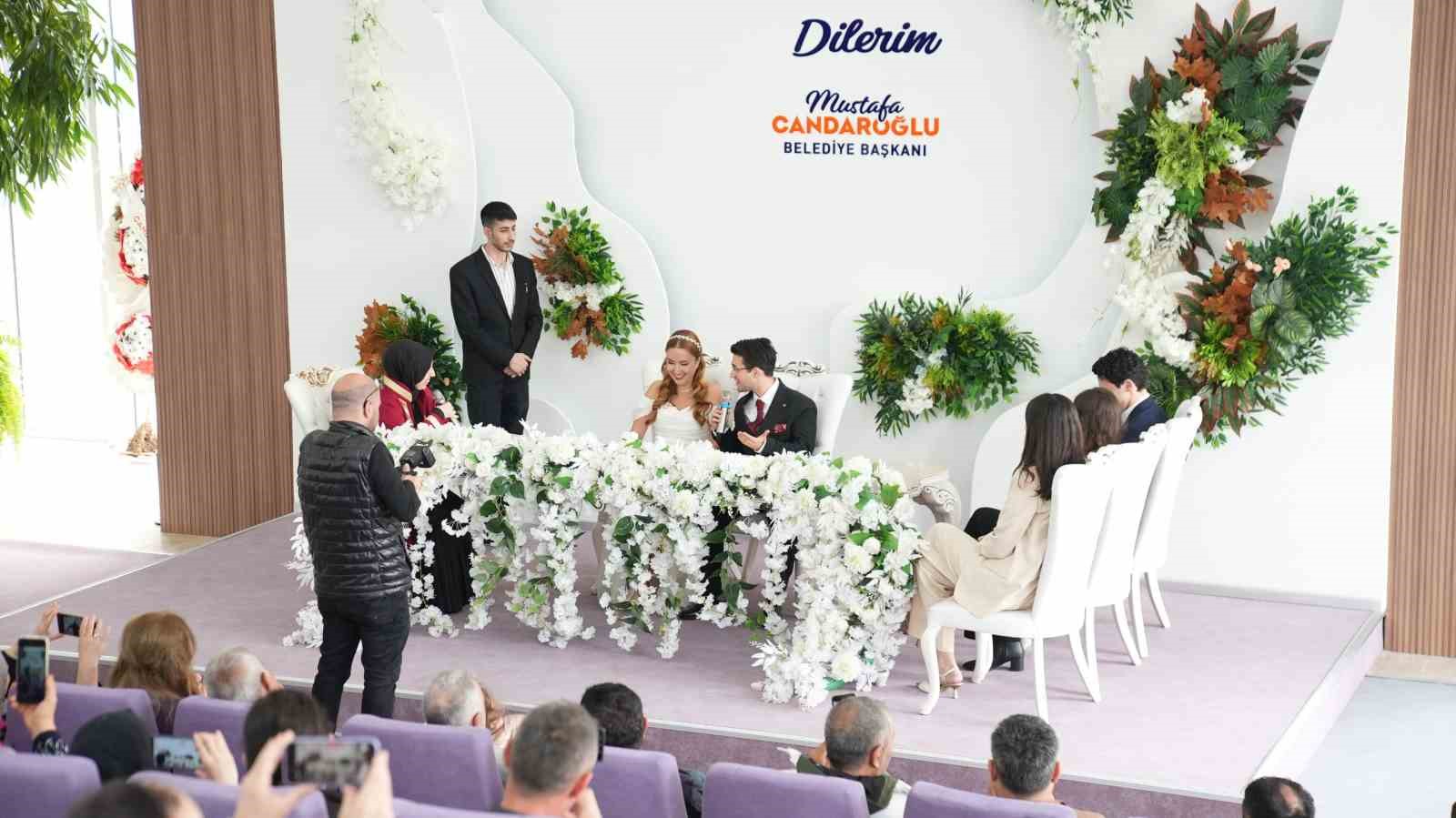 Aileler isteme ve nikahı tek kalemde yaptı. Önce istediler sonra imza attılar