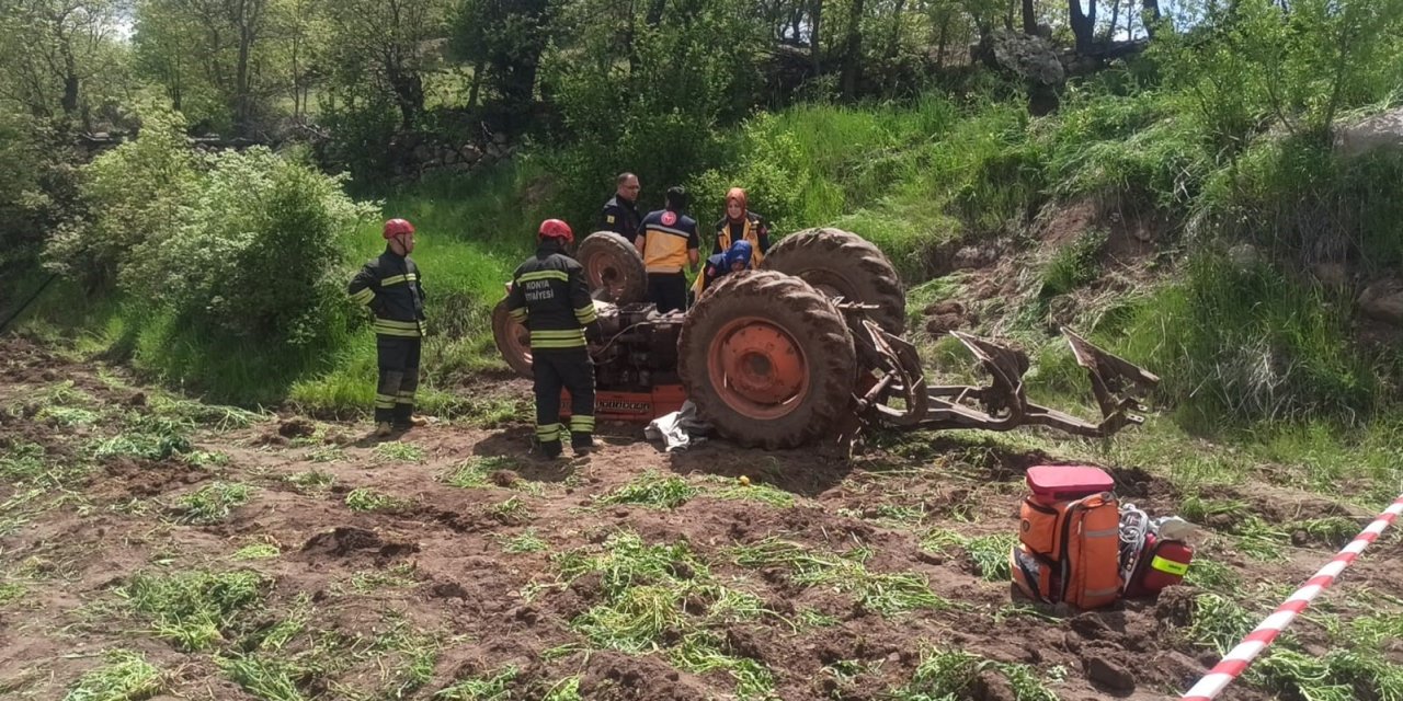 Konya'da 17 yaşındaki genç devrilen traktörün altında kaldı