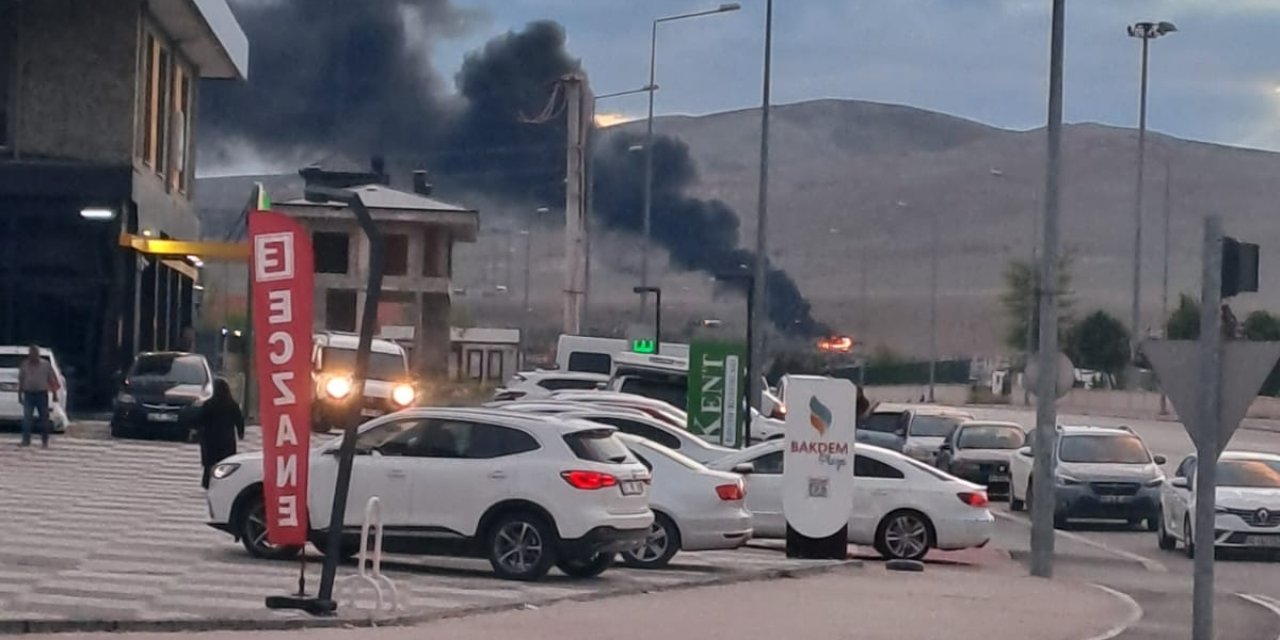 Kelebekler Vadisi'ne yakın noktada yangın. Çok sayıda itfaiye sevk edildi