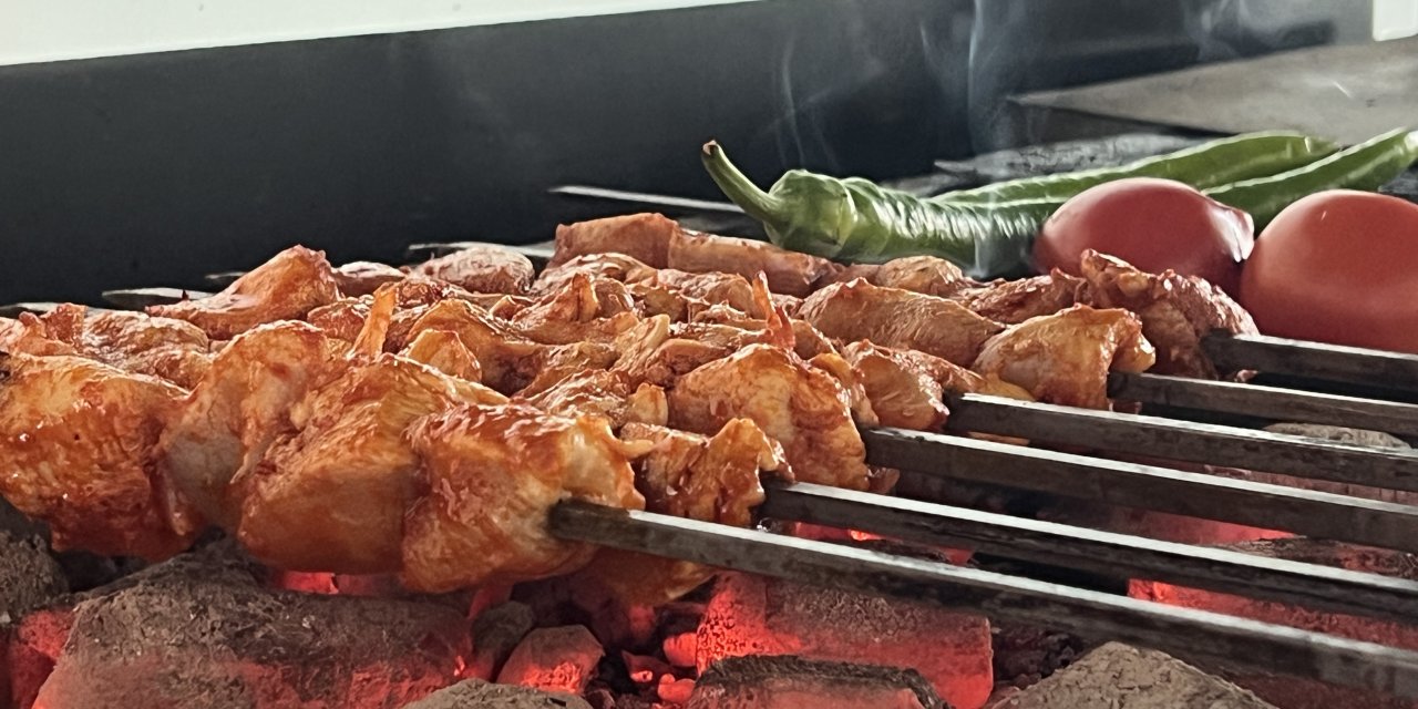 Sezon açıldı! Sağlıklı mangal nasıl olur? Uzmanı uyardı: Etleri kömür, sağlığınızı riske etmeyin