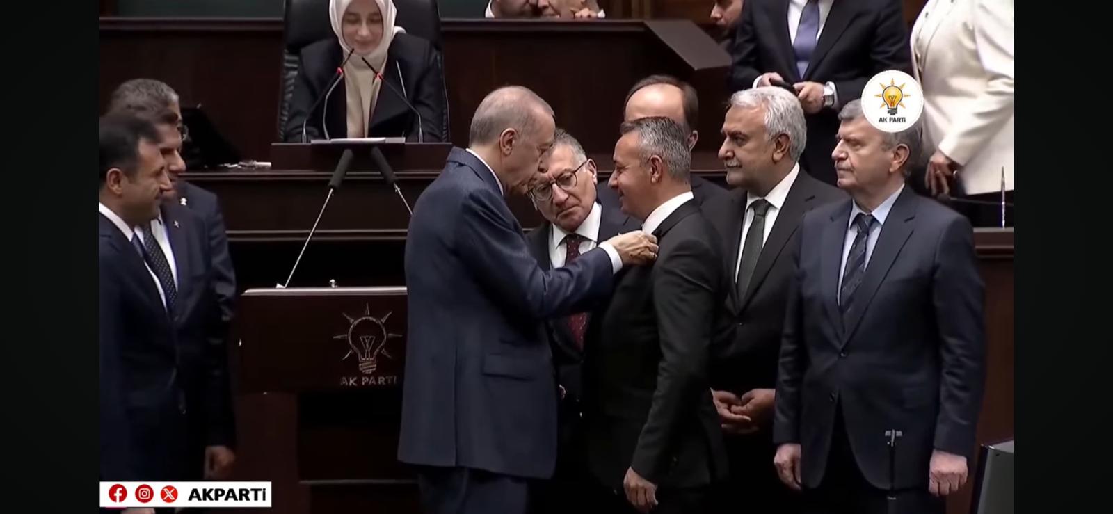Fatih Orhan ve Ali Üzlük AK Parti’de. 2 Başkana rozeti Erdoğan taktı