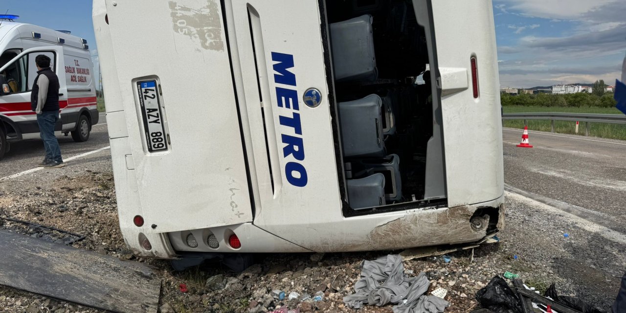 Konya'da yolcu otobüsü devrildi. Ekipler olay yerine sevk edildi
