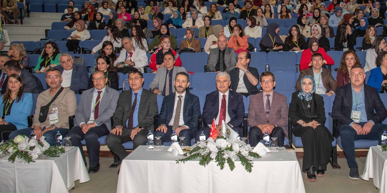 Konya'daki bu üniversite beslenme için harekete geçti. Sempozyum başladı