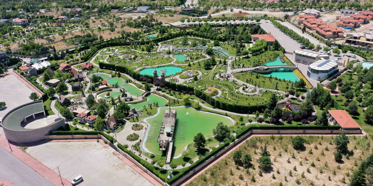 Konya'nın dinozorlu parkı yeniden doğacak. Eserler tek tek yenilenecek
