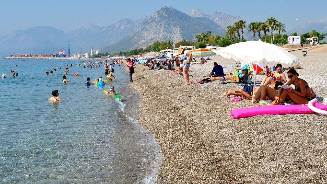 Antalya'da şezlong kavgası özel plajın mühürlenmesiyle son buldu
