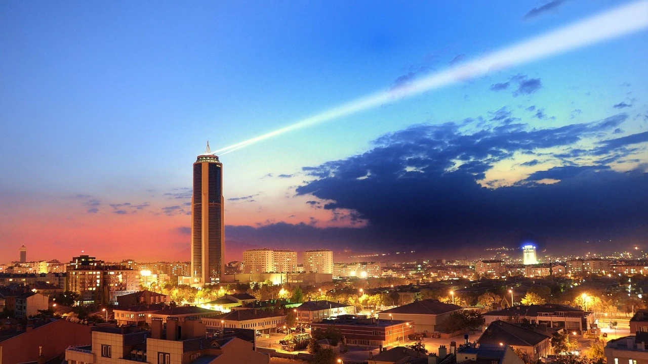 Kule Site'nin yanındaki cadde trafiğe kapanıyor