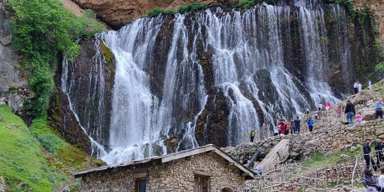 Bu güzellik Konya'nın yanı başında yer alıyor. Kapuzbaşı Şelalesi Niagara'yı andırıyor