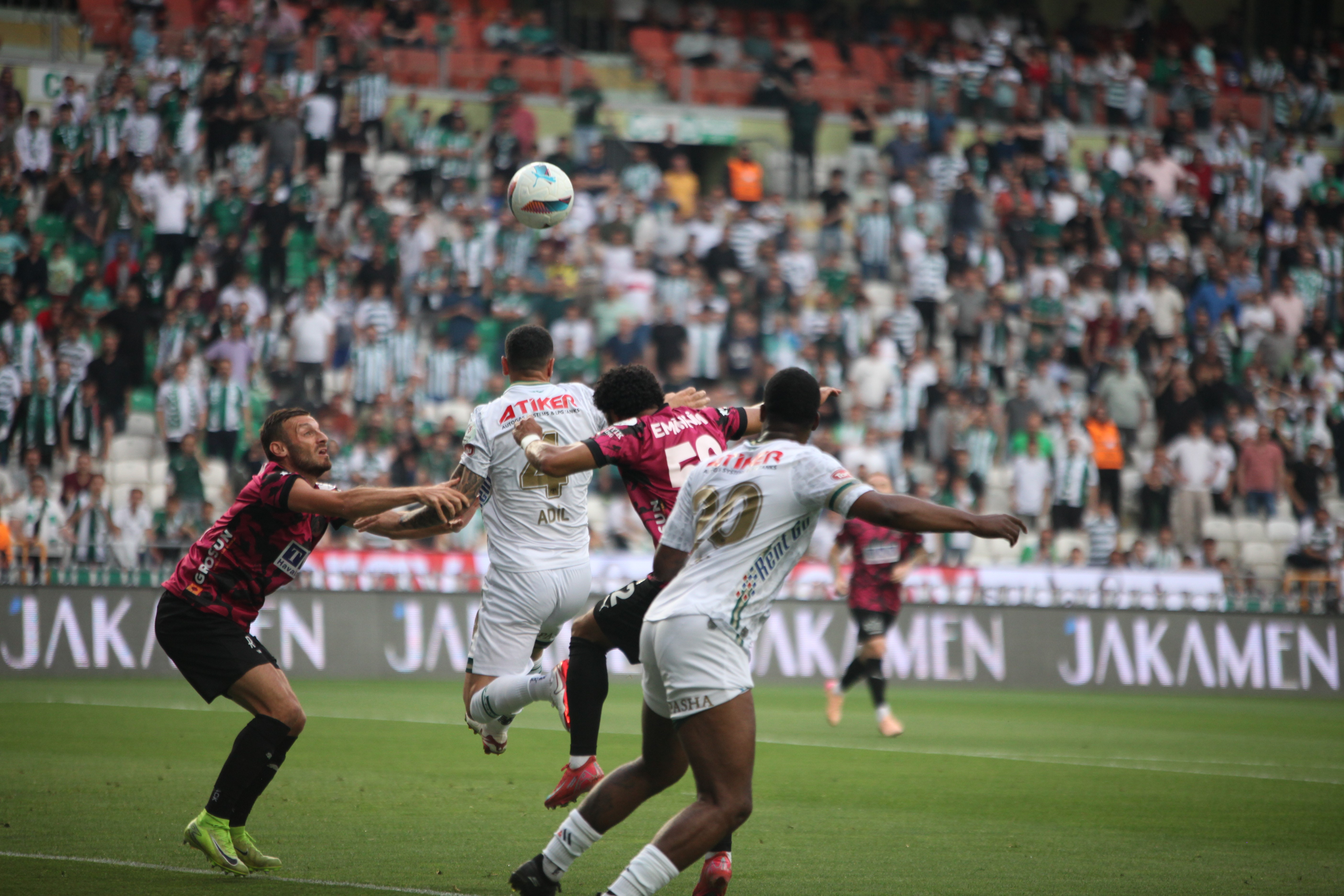 Konyaspor'un savunması 2 dakikada çöktü