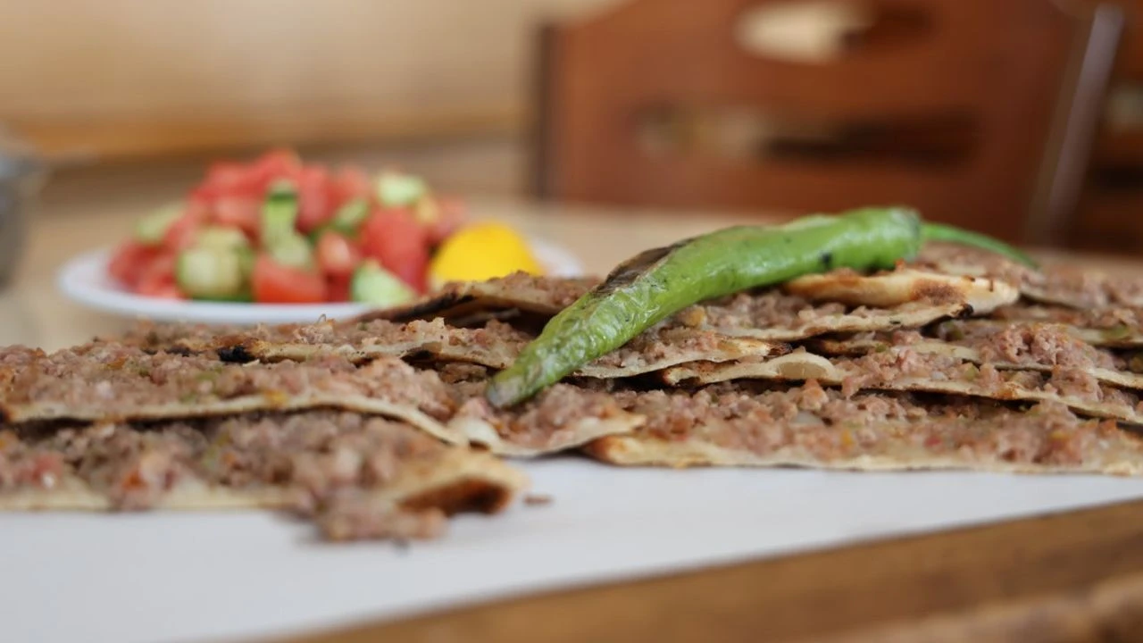 Konyalı gurmeden etliekmek tartışması. İnce uzun mu yoksa kısa geniş mi olur?