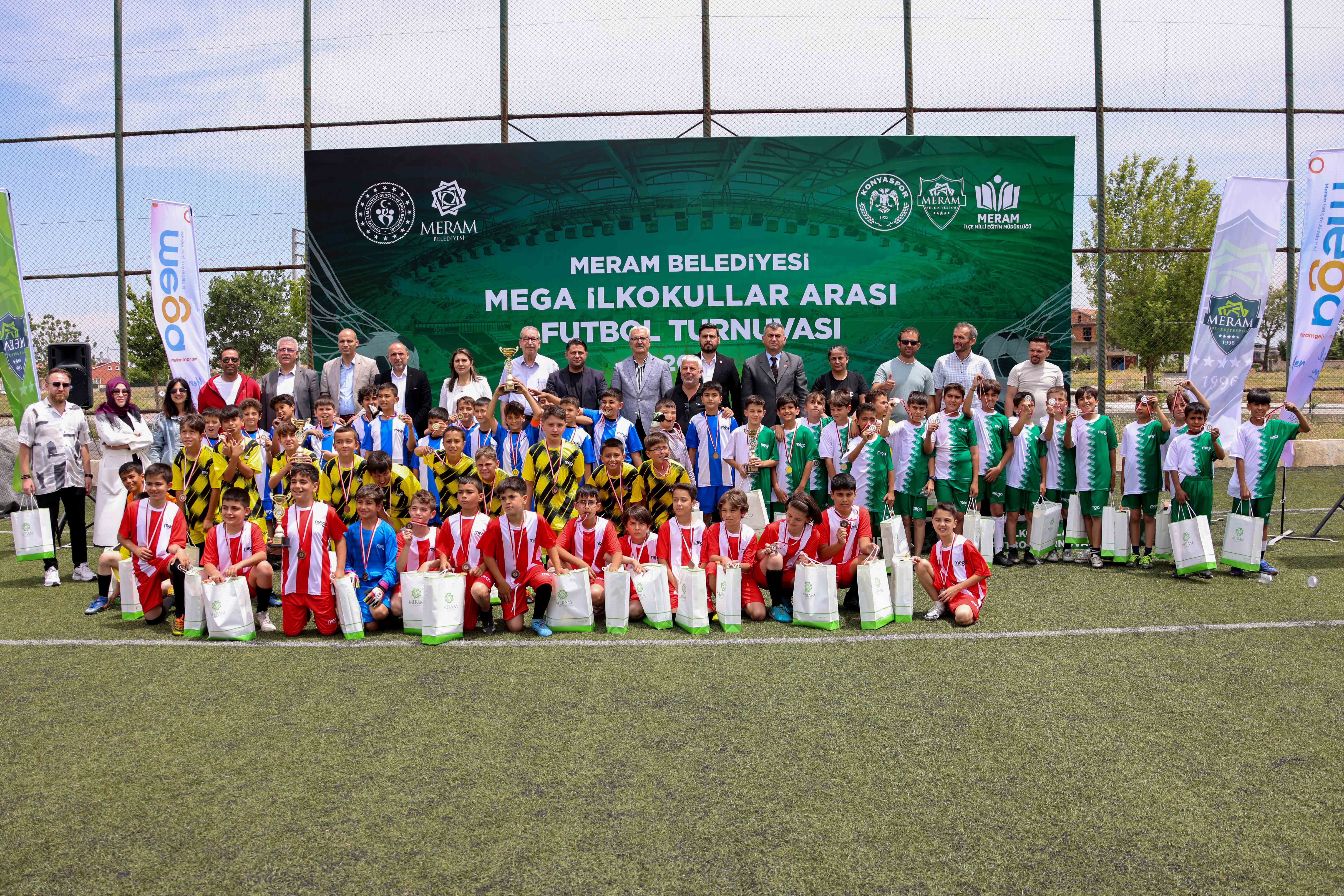 Meram’da minik yıldızlar sahaya çıktı