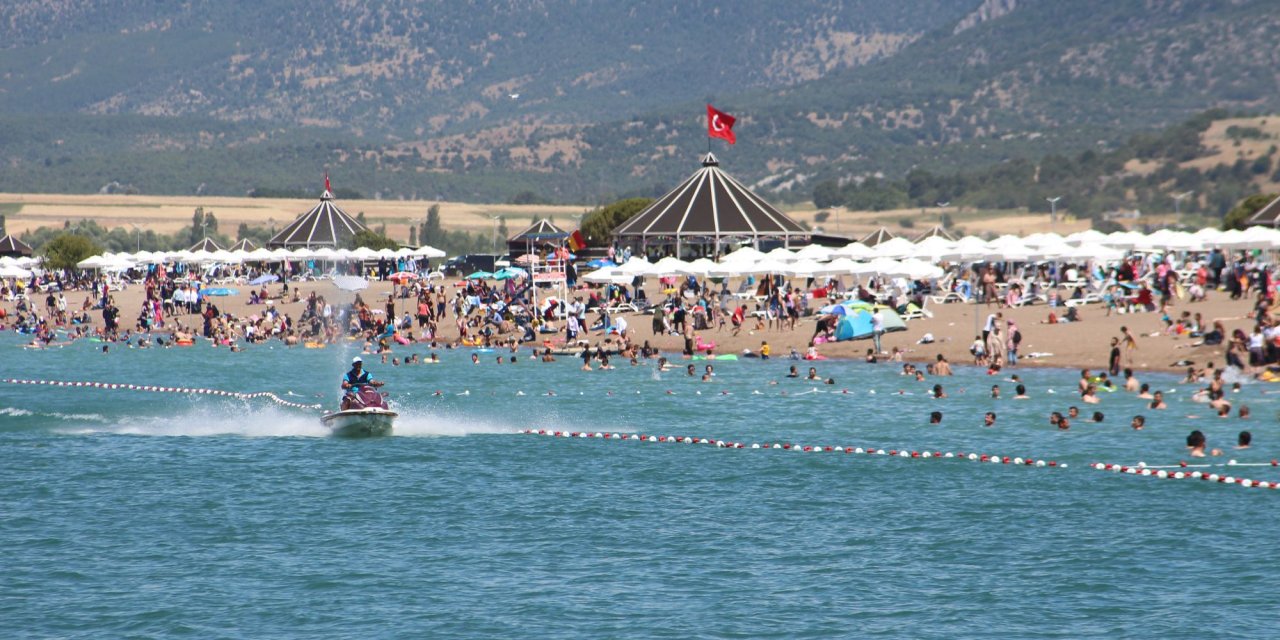 Konya'nın denizi yaza hazır: Karaburun plajı, yüzmeye, su sporları ve kamping yapmak isteyenleri bekliyor