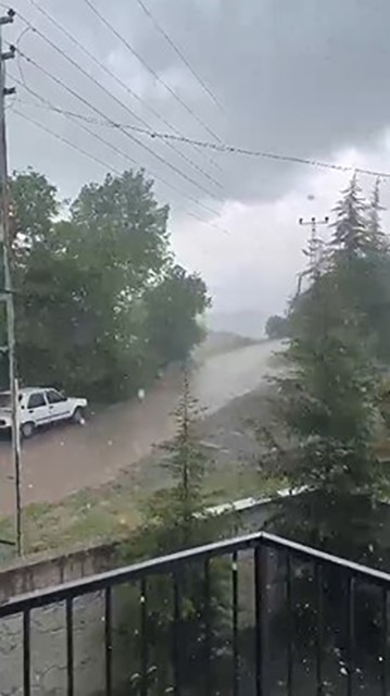 Başkent'te dolu yağışı etkili oldu