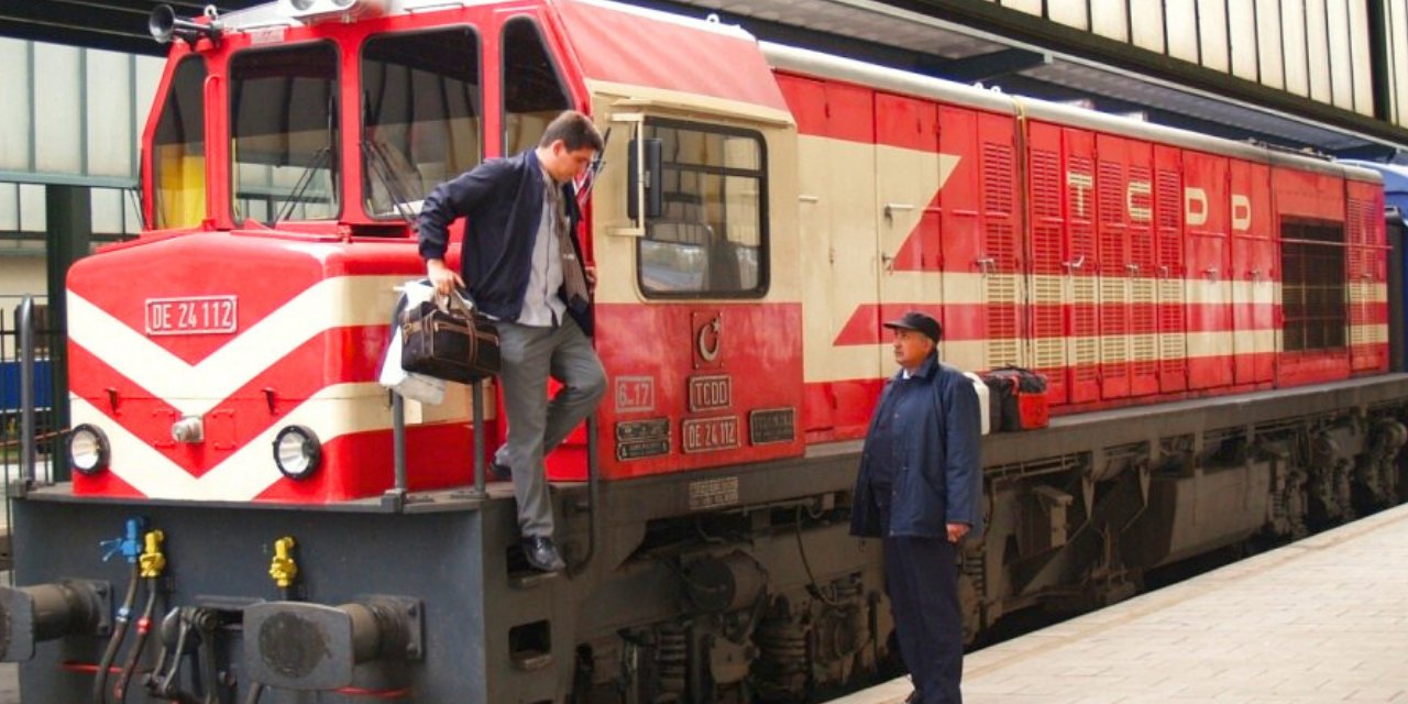 Adana'yı Ankara'ya bağlayan demiryolu hattı 9 yıldır sefer yapmıyor:  Çukurova Ekspres ne zaman açılacak?