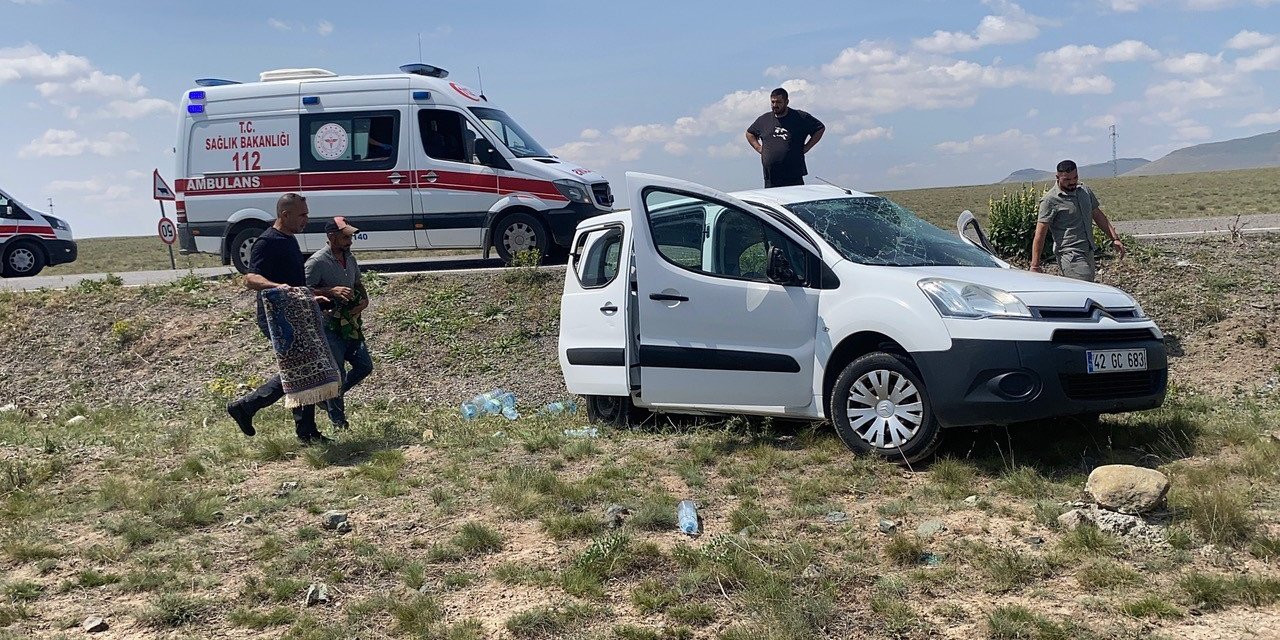 Konya'da korkutan kaza: Tekeri patlayan otomobil takla attı