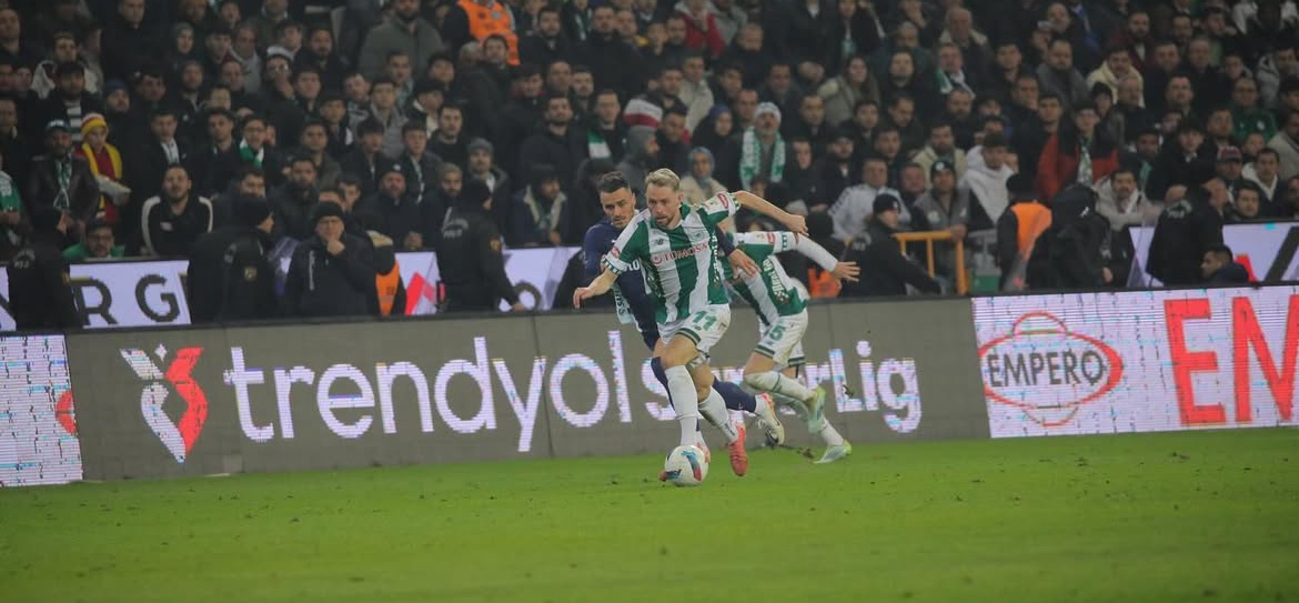 Konyasporlu oyuncu ayrılığı sosyal medyadan duyurdu