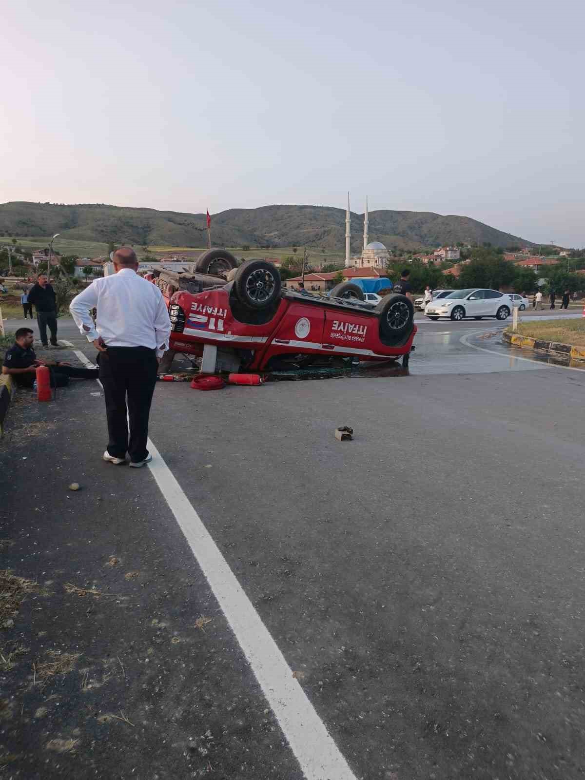 Kontrolden çıkan itfaiye aracı takla attı