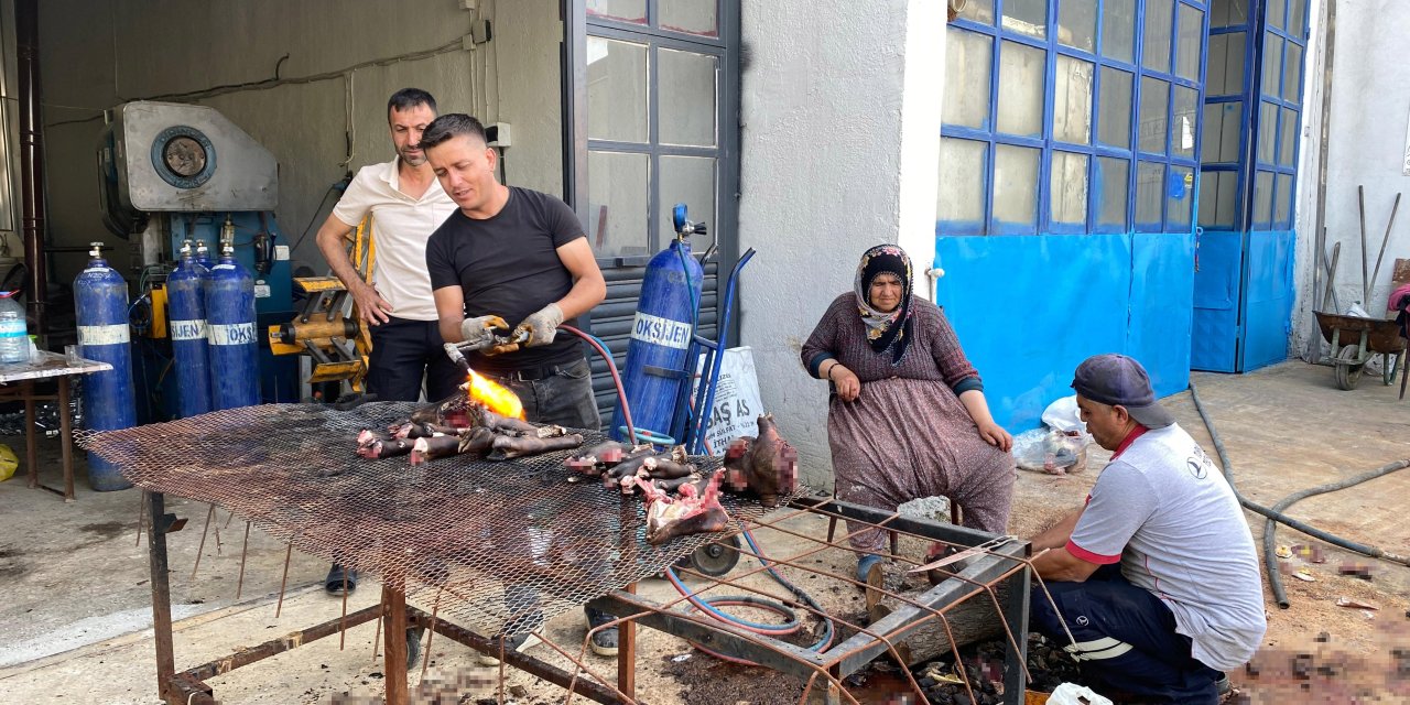 Girişimcilik sınır tanımıyor: Demirci ustalarının kelle paça mesaisi