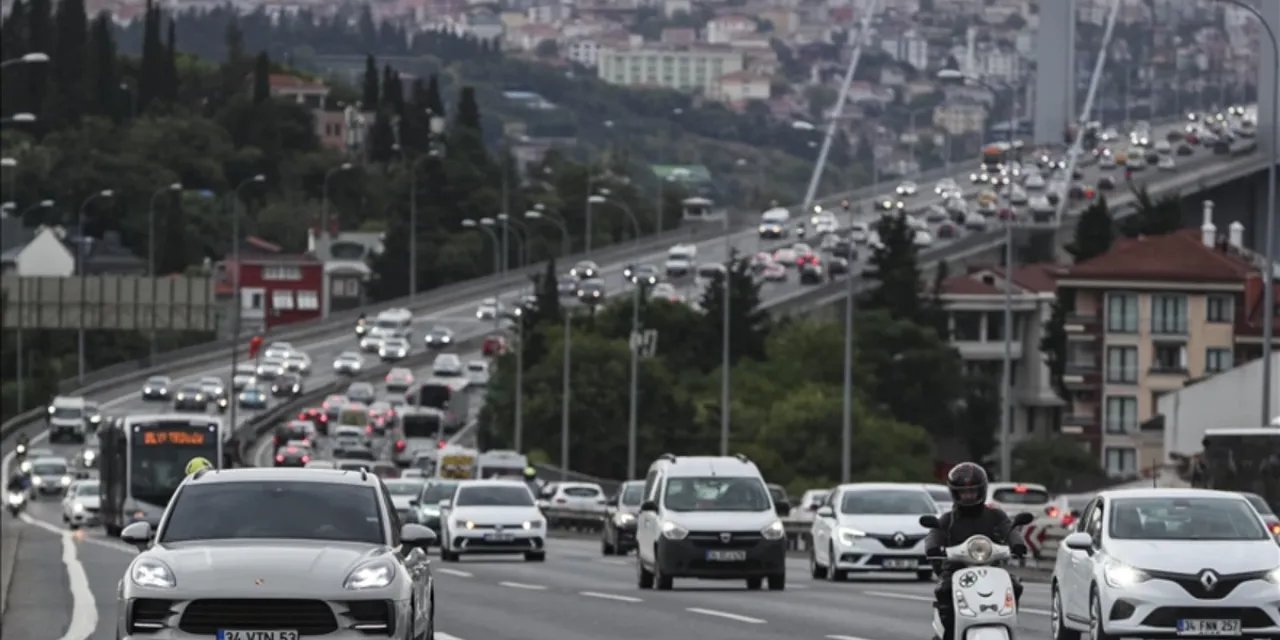 Bayramda otoyollar darphane gibi: 16,3 milyon araç geçti