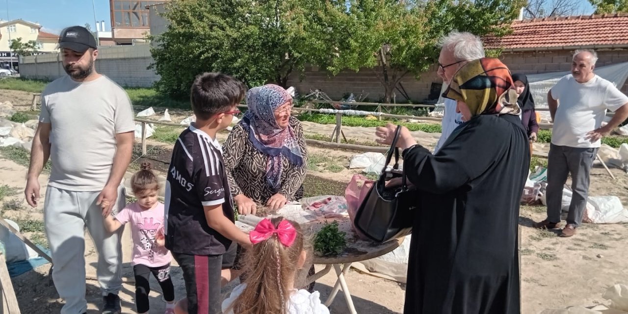Konyalı vatandaşlar sebze ve meyveye para vermiyor. Bu bahçeler ihtiyacı karşılıyor