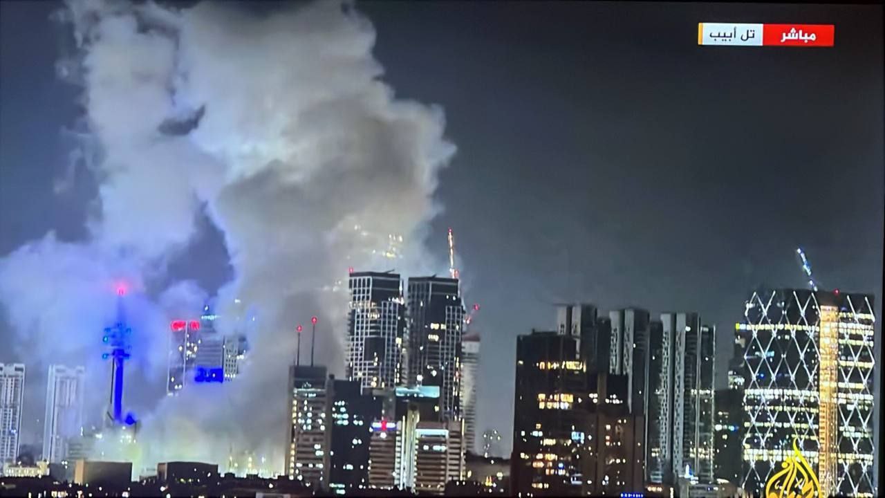 IDF: "Tel Aviv’e 150 balistik füze ateşlendi, 15 yaralı var"