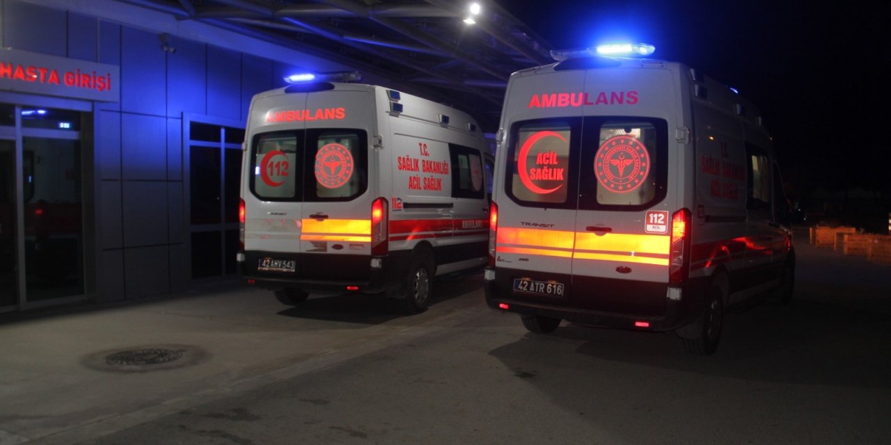 Konya'da acı kaza. Yolcu otobüsüyle otomobilin çarpıştığı kazada 1 ölü, 8 yaralı