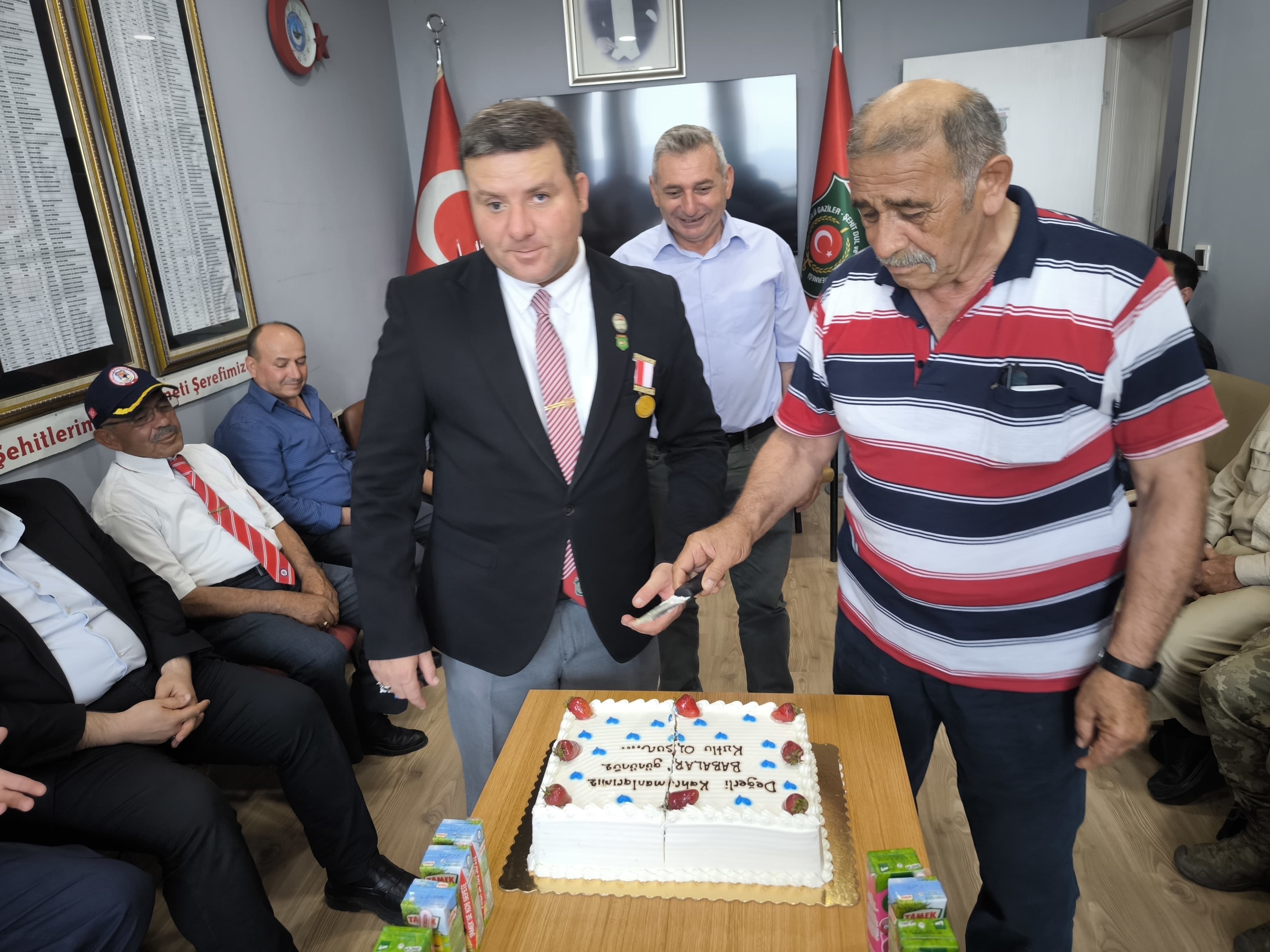 Konya'da babalar günü etkinliği için şehit babaları bir araya geldi