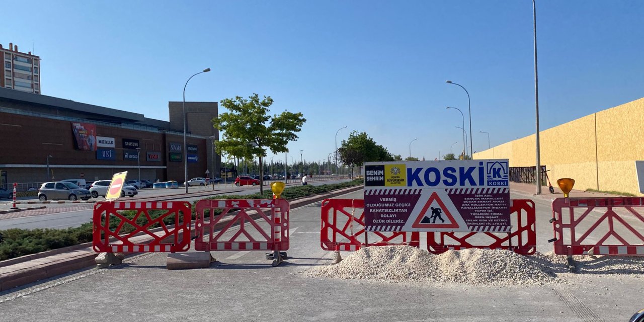 Konya'nın en işlek caddesine girenler yolun sonunu göremiyor. Yer altı çalışması var