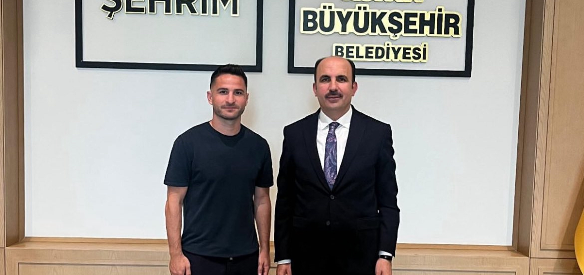 Başakşehirli futbolcudan Konyalı başkana ziyaret
